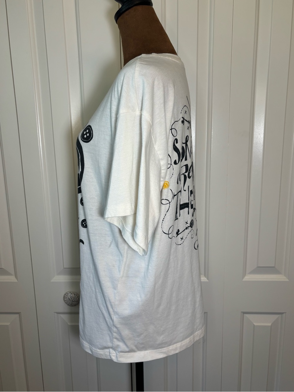 LAIKA Coraline T-Shirt Adult S - Embroidered Logo & Back Print EUC - Picture 5 of 9